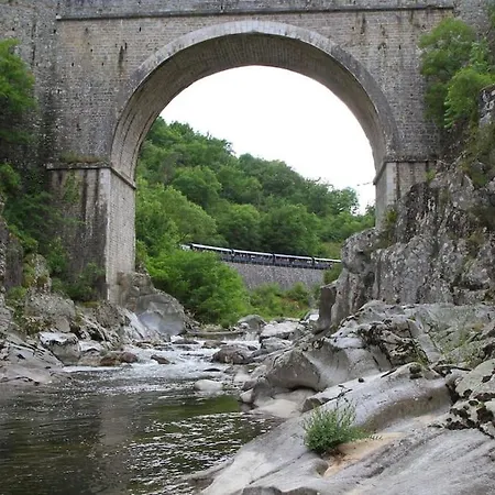 Convivial En Ardeche Verte Сasa de vacaciones *